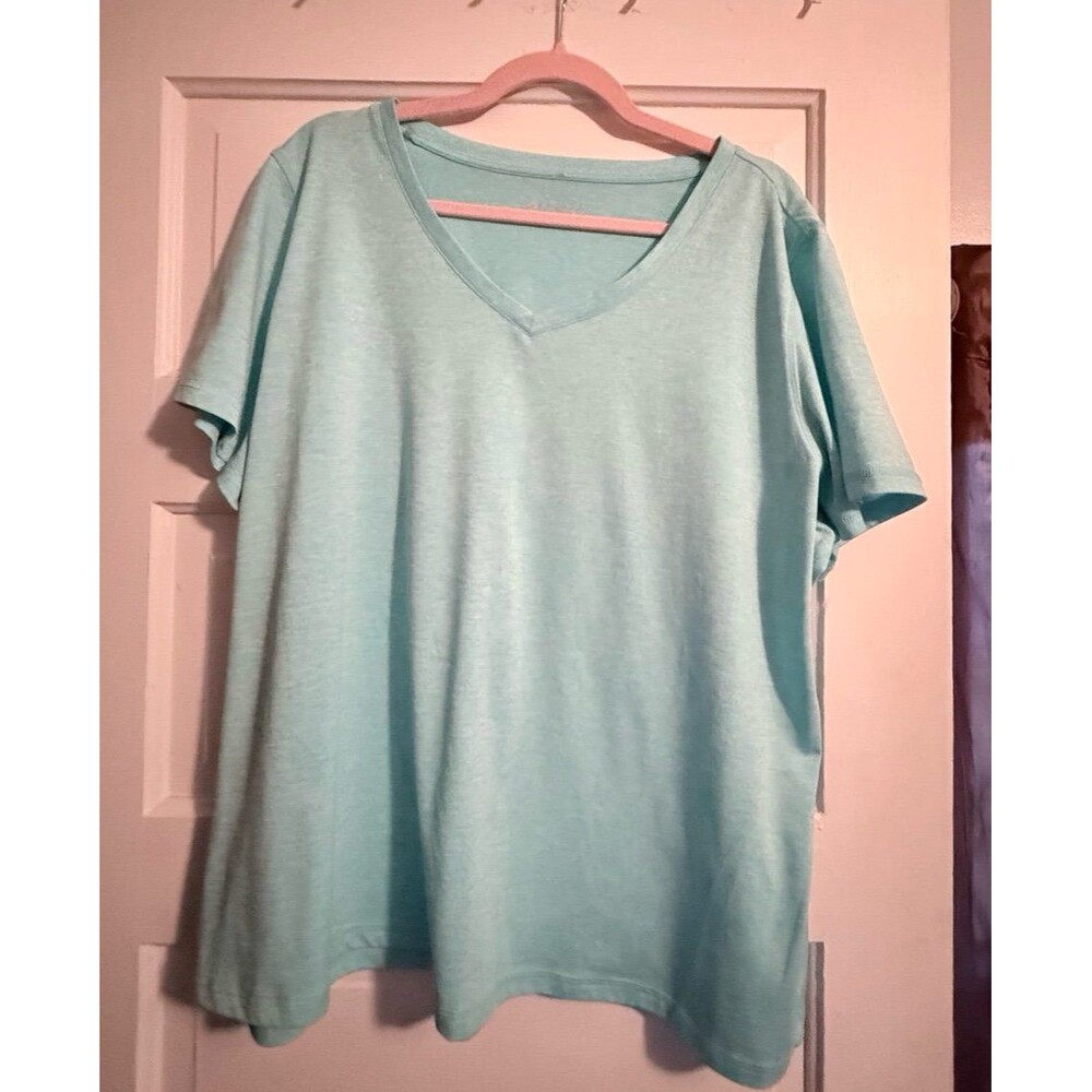 Women’s plus size athletic top